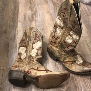 Artist rosebud cowgirl boots